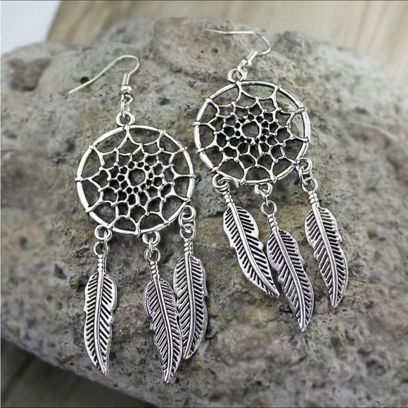 DreamCatcher Earrings Boho Western Feather Pendant Pierced Dangle Drop Silver - Picture 2 of 9
